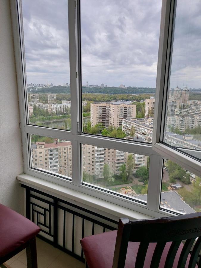 Studia Z Neimovirnim Kraevidom Bila M Livoberejna Apartment Kyiv Exterior photo